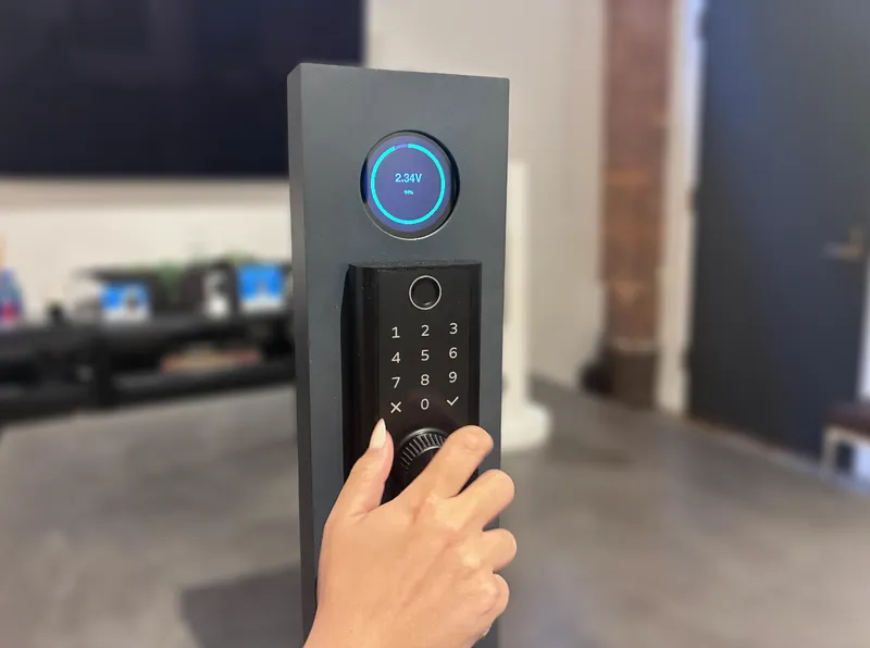 Ring batareyası boşalanda əllə enerji yığan ağıllı kilid təqdim etdi