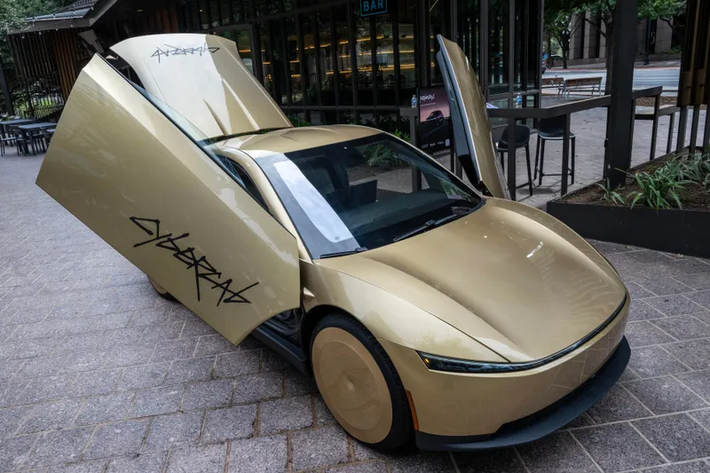 Sükansız Tesla Cybercab robotaksisində virtual coystik üzə çıxıb
